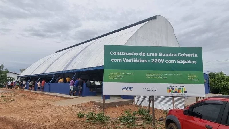 Zé Raimundo entrega quadra de esportes no povoado Exu, zona rural de Oeiras - Imagem 1