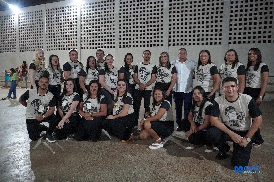 Equipe da Escola Elias Bezerra / Prefeito Miguel Rodrigues / Secretária de Educação Maria do Socorro