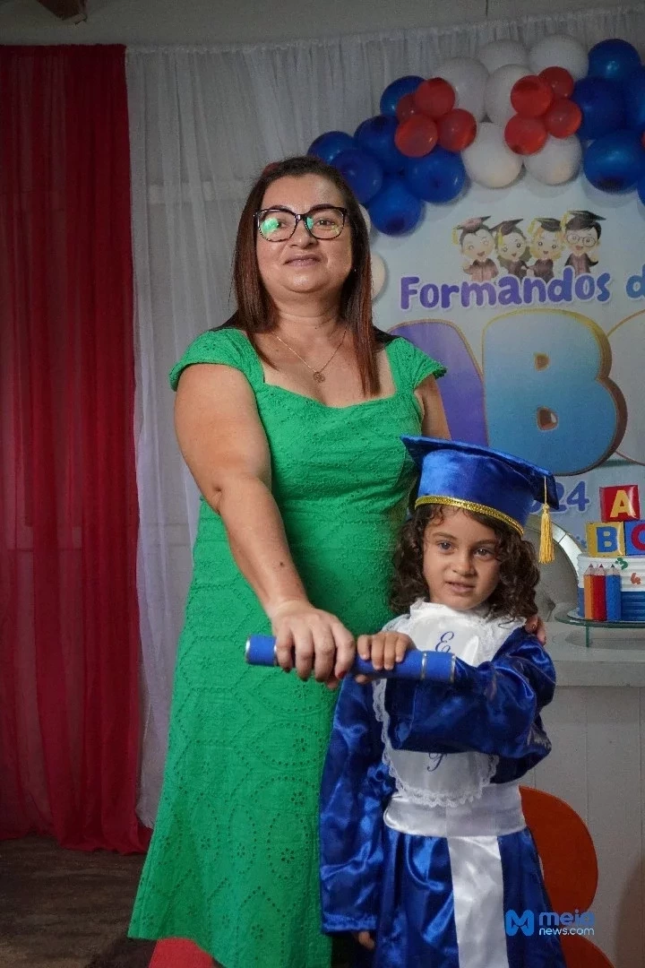 Escola Raimundo Antônio Ferreira encerra ano letivo com ensaio fotográfico. - Imagem 8