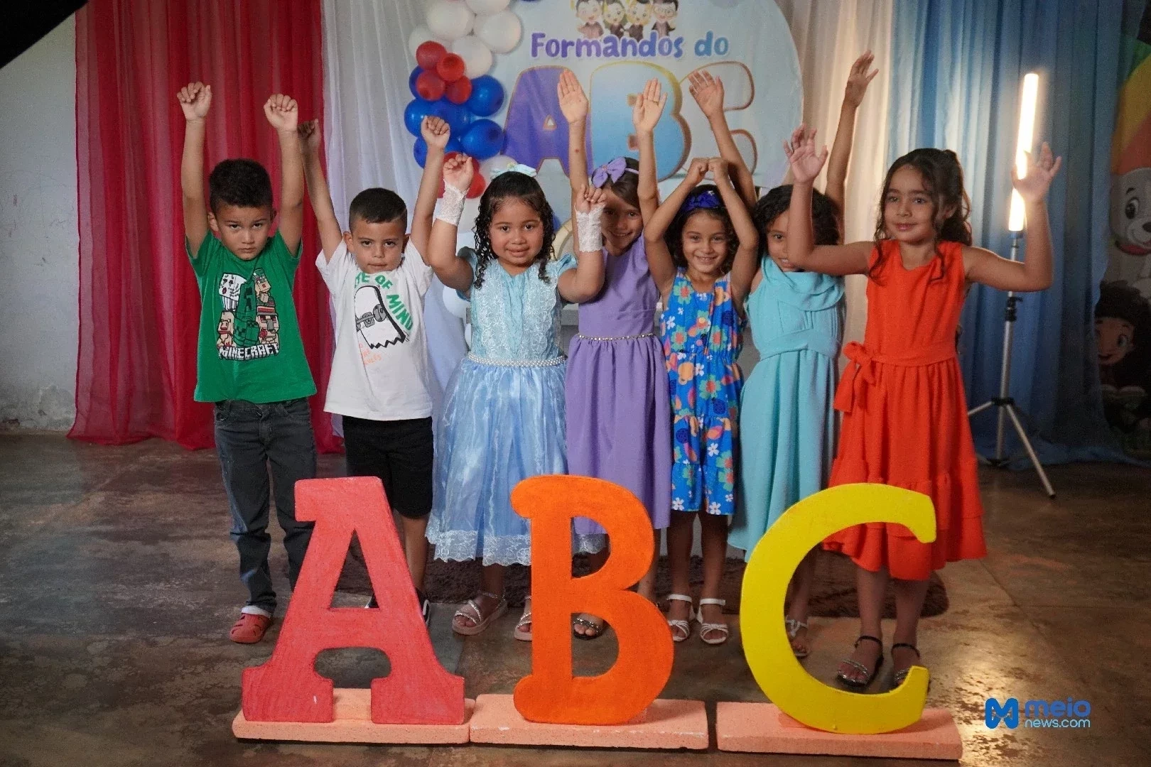 Escola Raimundo Antônio Ferreira encerra ano letivo com ensaio fotográfico. - Imagem 9