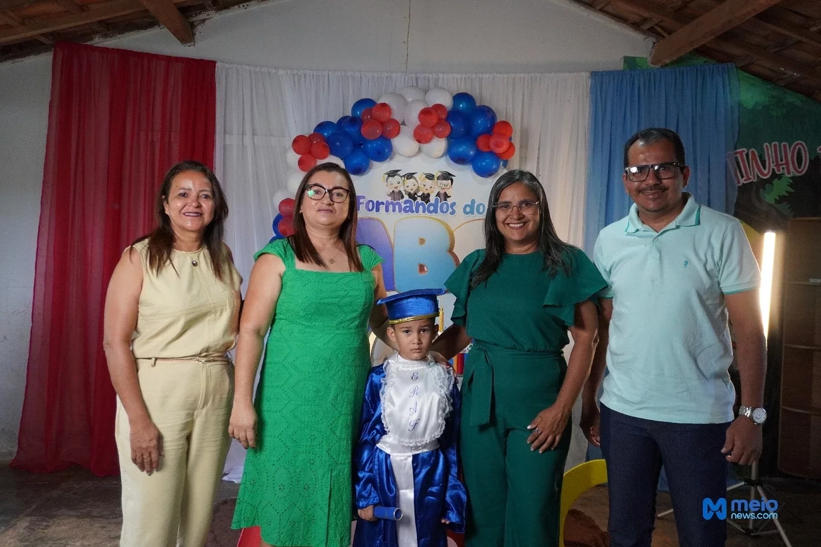 Escola Raimundo Antônio Ferreira encerra ano letivo com ensaio fotográfico. - Imagem 7
