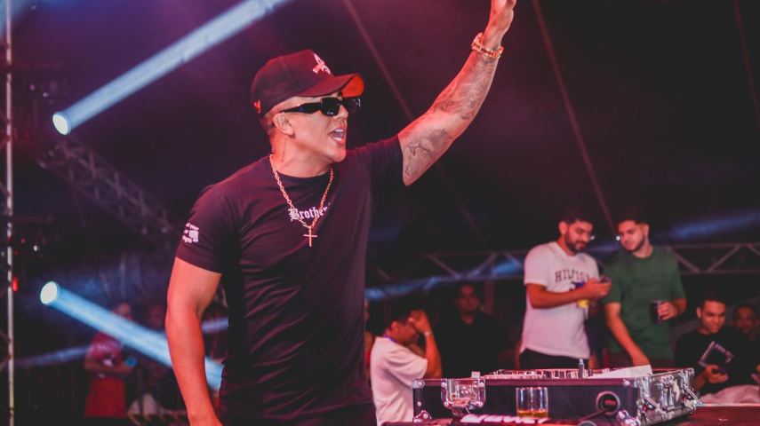 O Poeta e DJ Calixto agitam 2ª noite de Carnaval em Água Branca