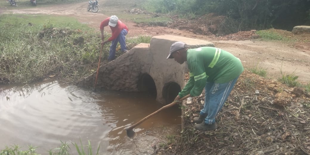 Prefeitura intensifica serviços de limpeza durante o período chuvoso.