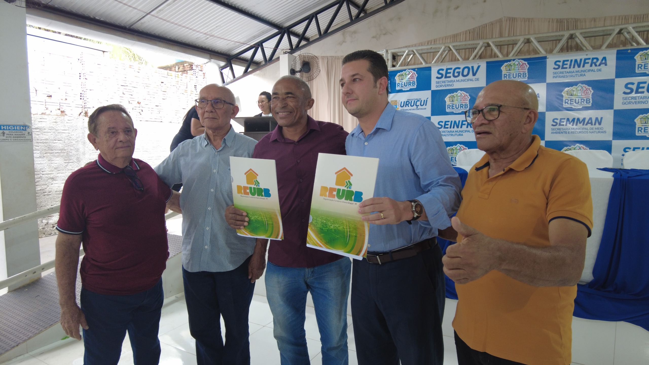 Prefeitura de Uruçuí comemora a entrega de Mais de 70 Certidões de Regulari - Imagem 3