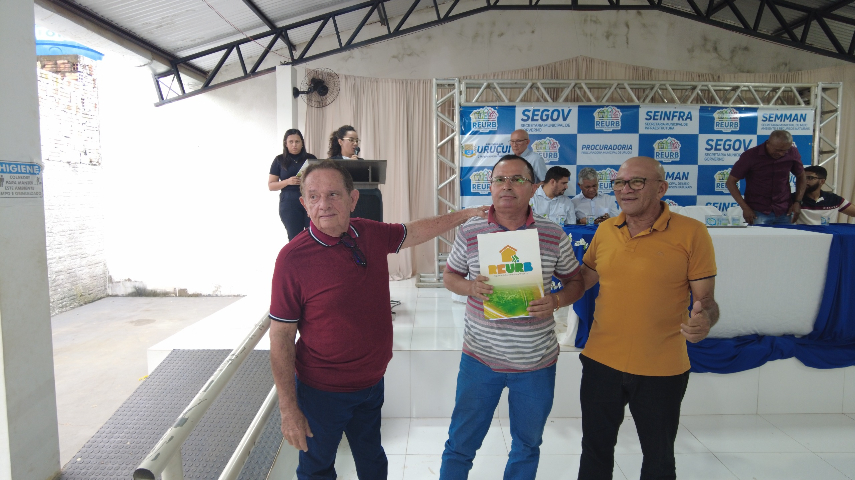 Prefeitura de Uruçuí comemora a entrega de Mais de 70 Certidões de Regulari