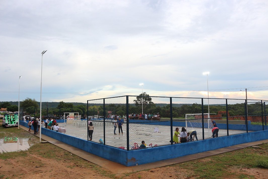 Prefeito Zé Raimundo inaugura quadra de esportes no Riacho Fundo, em Oeiras - Imagem 1