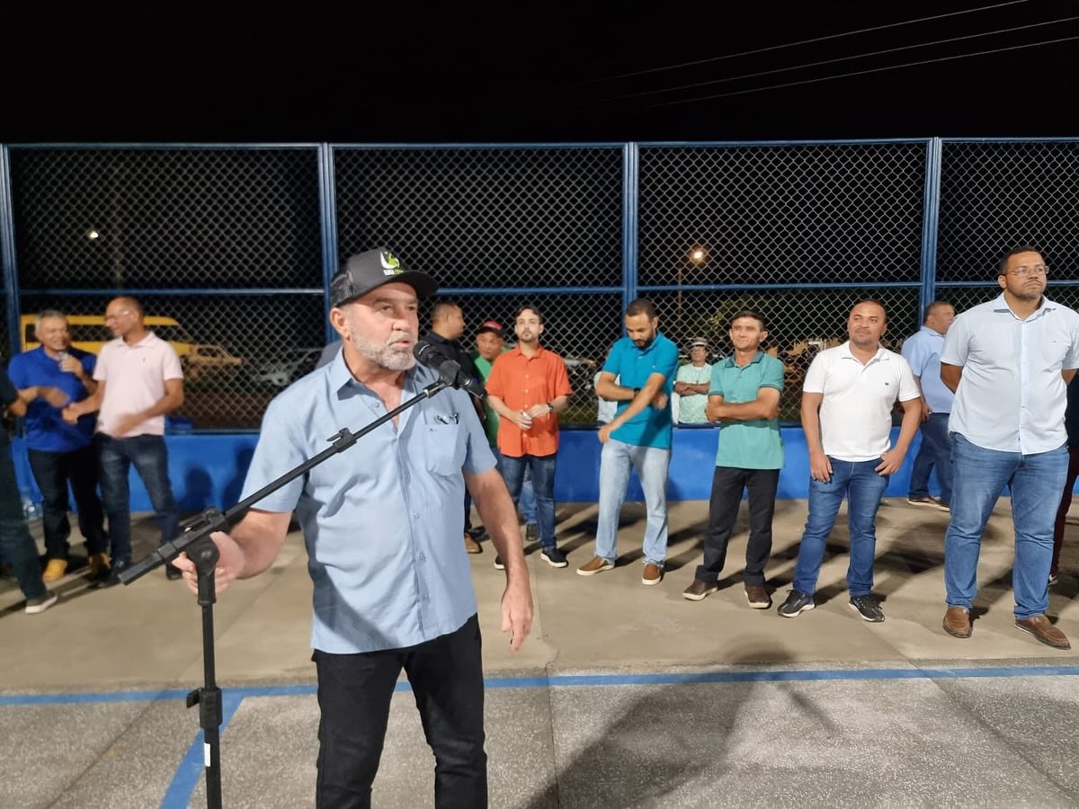 Prefeito Zé Raimundo inaugura quadra de esportes no Riacho Fundo, em Oeiras - Imagem 2