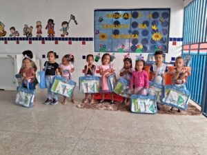 Secretaria Municipal de Educação Entregam Livros Didáticos para Educação  - Imagem 8