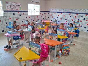 Secretaria Municipal de Educação Entregam Livros Didáticos para Educação  - Imagem 2