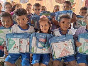 Secretaria Municipal de Educação Entregam Livros Didáticos para Educação  - Imagem 6