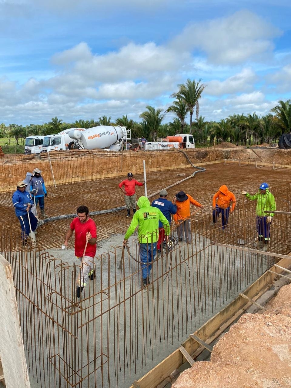 Obras do Centro Esportivo em Esperantina seguem em ritmo acelerado.