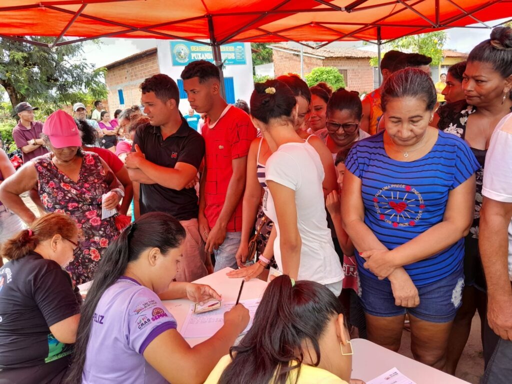 Prefeitura de São João do Arraial distribui 4 toneladas de peixes - Imagem 6
