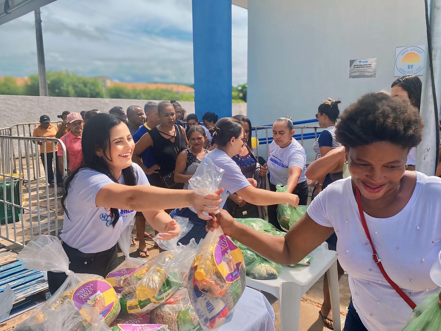 Prefeitura distribui kits de alimentos e toneladas de peixes em Oeiras - Imagem 2