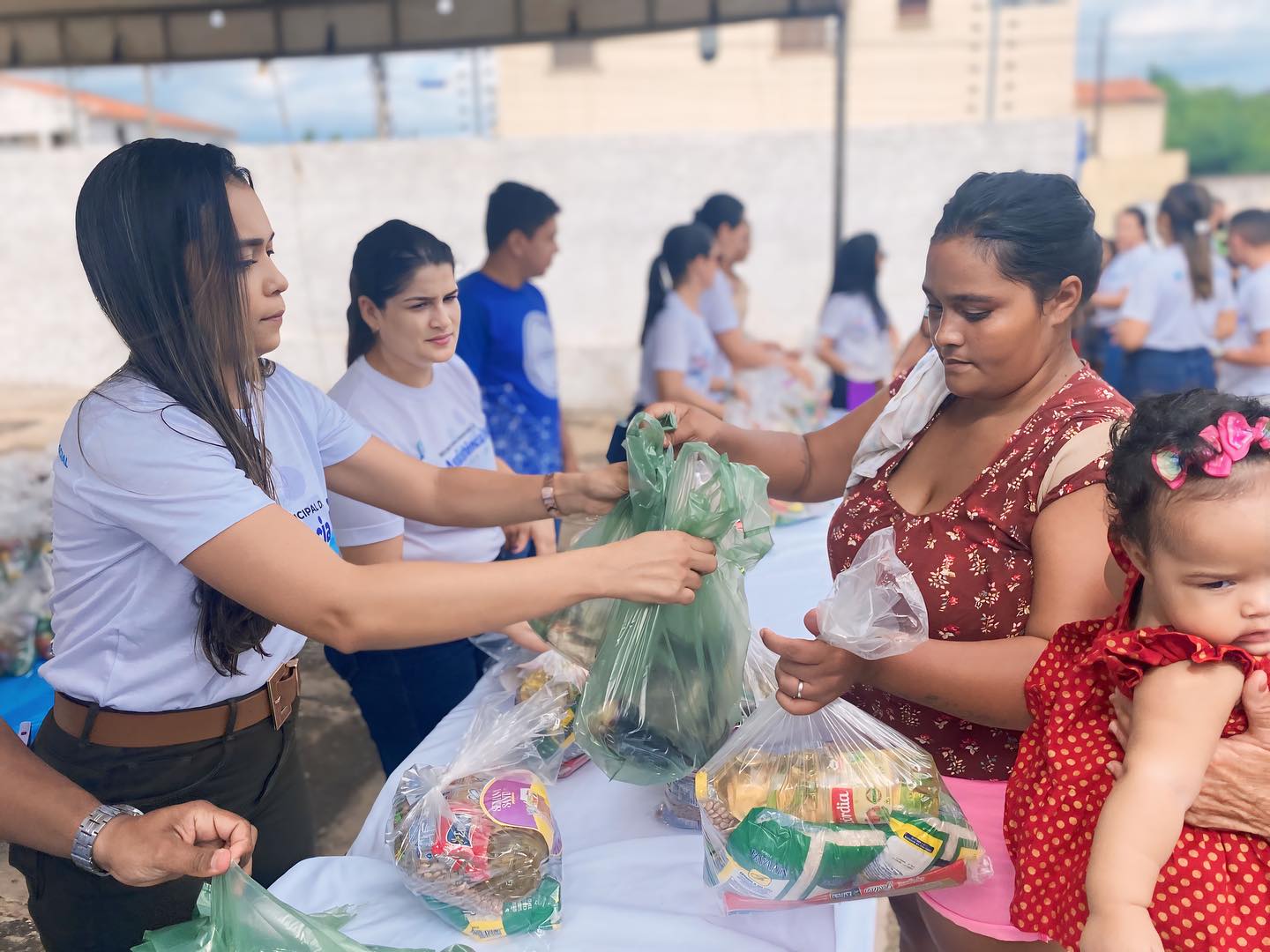 Prefeitura distribui kits de alimentos e toneladas de peixes em Oeiras - Imagem 3