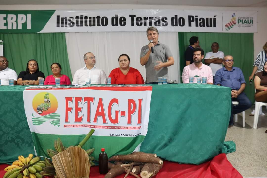 Prefeito João Luiz e vice Evandro Abreu fazem entrega de títulos de posses - Imagem 1