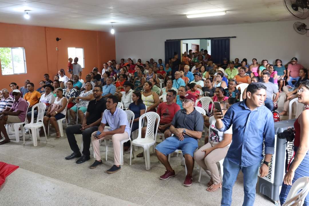 Prefeito João Luiz e vice Evandro Abreu fazem entrega de títulos de posses - Imagem 4