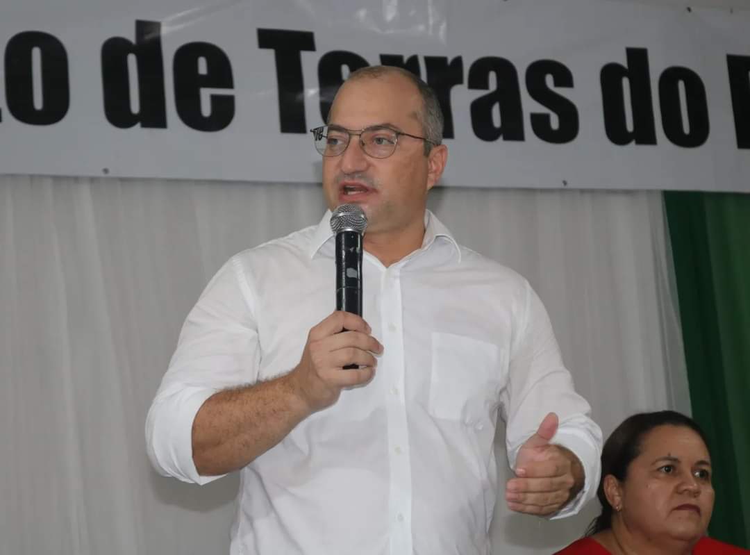 Prefeito João Luiz e vice Evandro Abreu fazem entrega de títulos de posses - Imagem 7