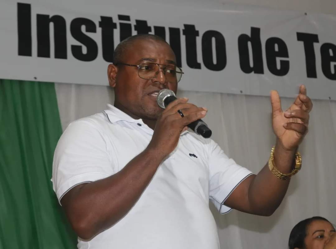 Prefeito João Luiz e vice Evandro Abreu fazem entrega de títulos de posses - Imagem 8