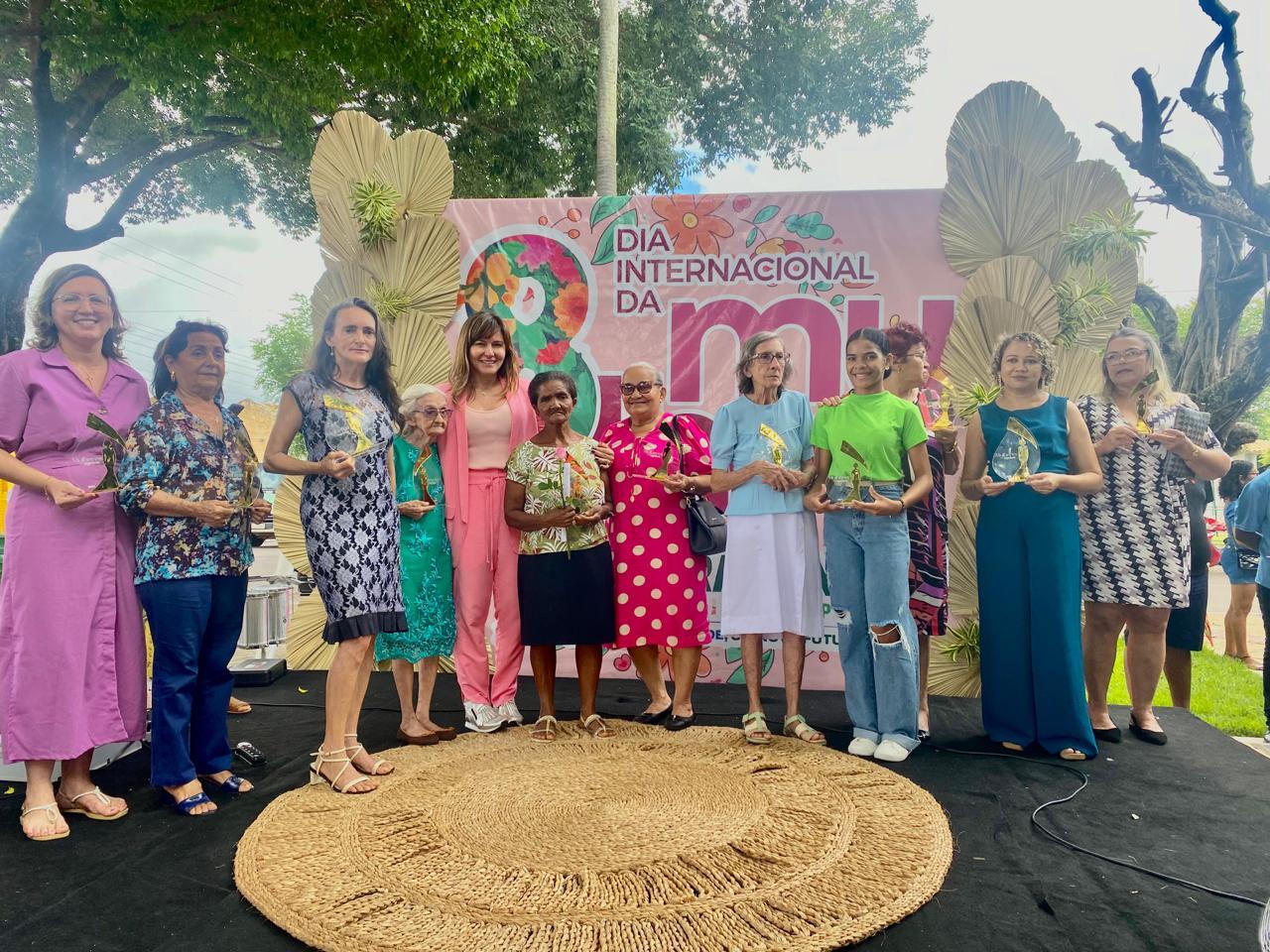 Prefeitura realizou evento em alusão ao Dia Internacional da Mulher. - Imagem 3