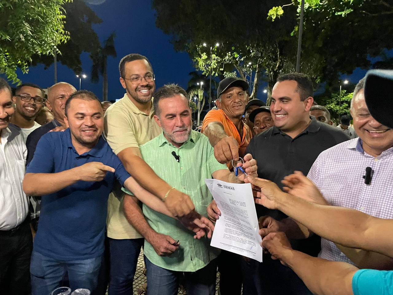 Zé Raimundo entrega tratores e equipamentos a produtores rurais em Oeiras - Imagem 2