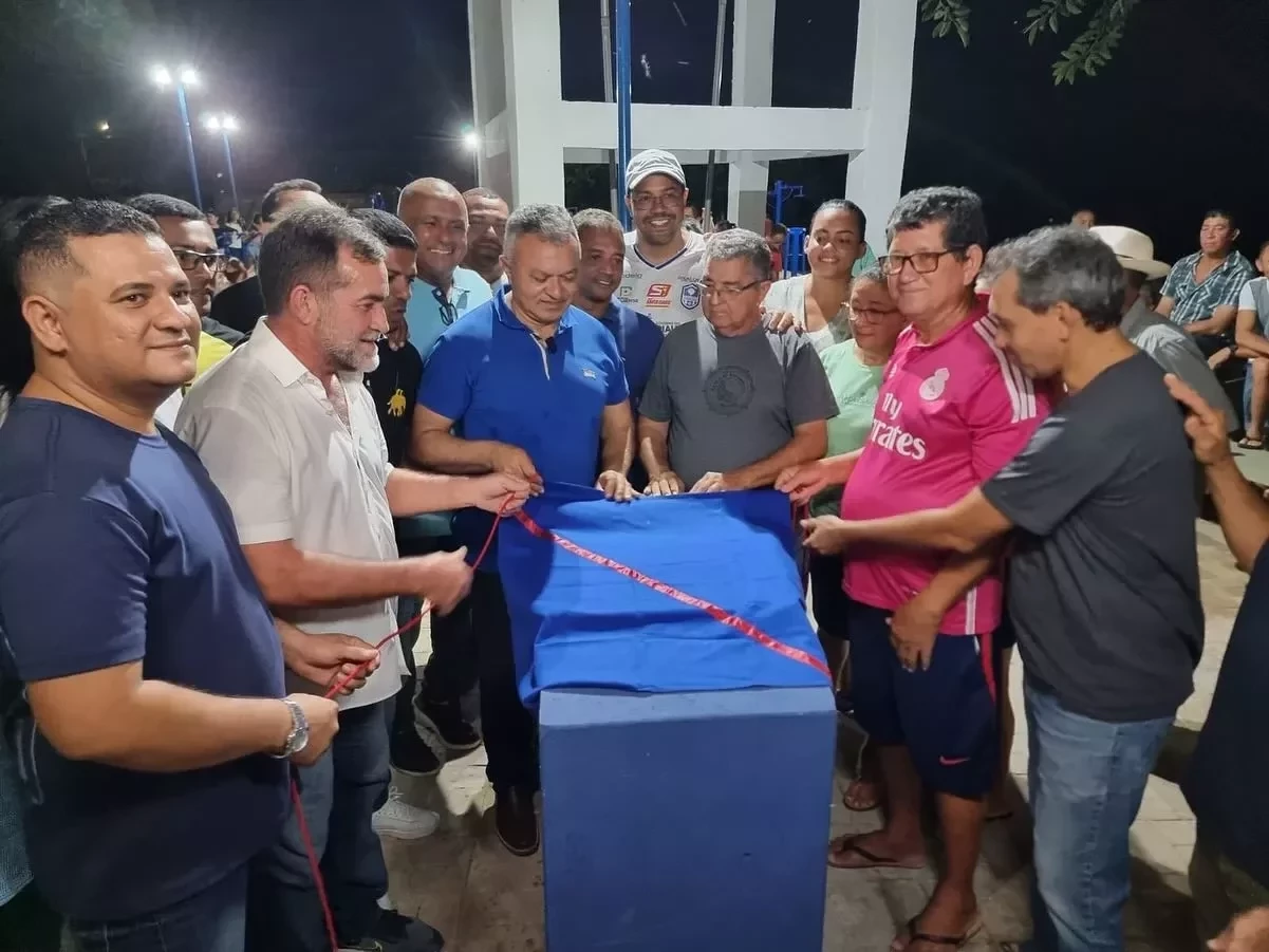 Prefeito Zé Raimundo inaugura praça no povoado Morro Redondo em Oeiras - Imagem 3
