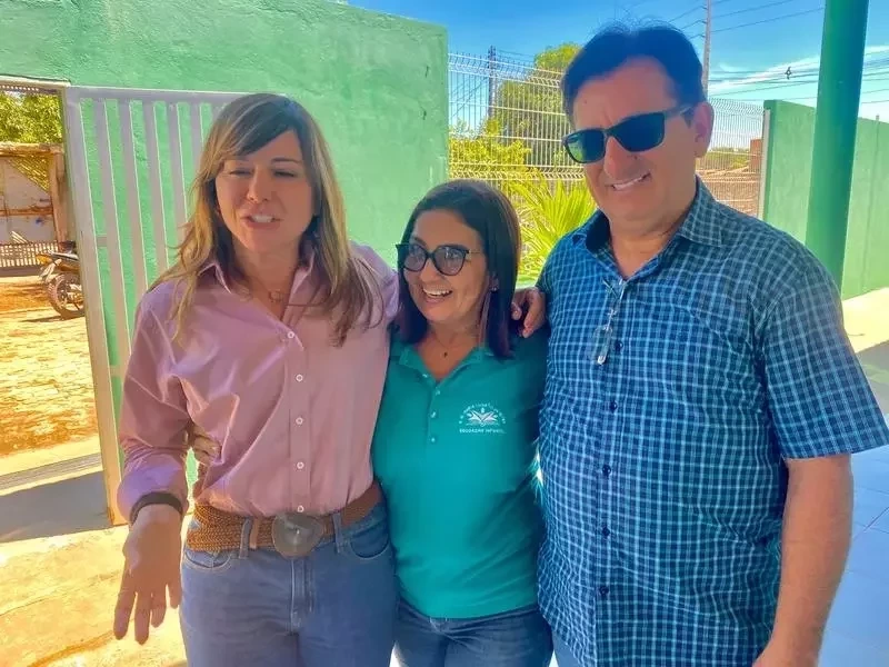 Prefeitura entrega de kits escolares para alunos da rede municipal. - Imagem 2