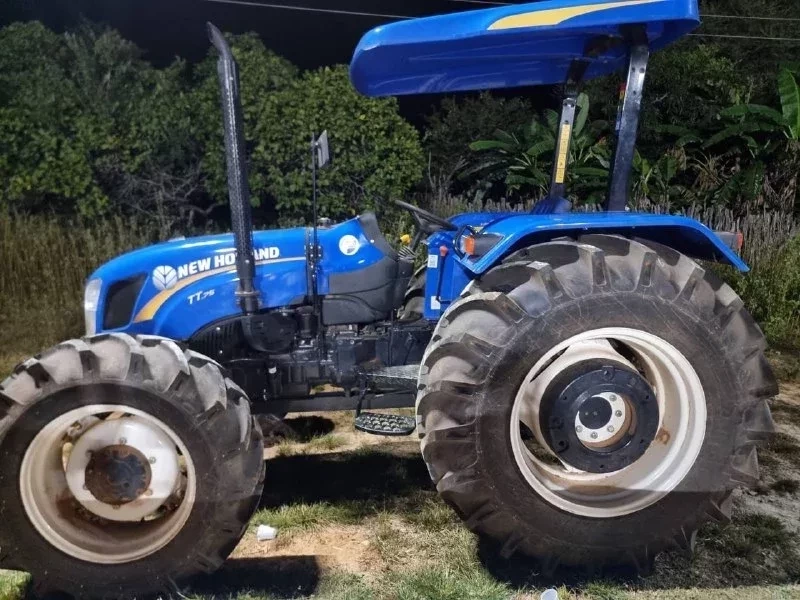 Zé Raimundo entrega trator para produtores do Riacho Fundo,  em Oeiras - Imagem 1