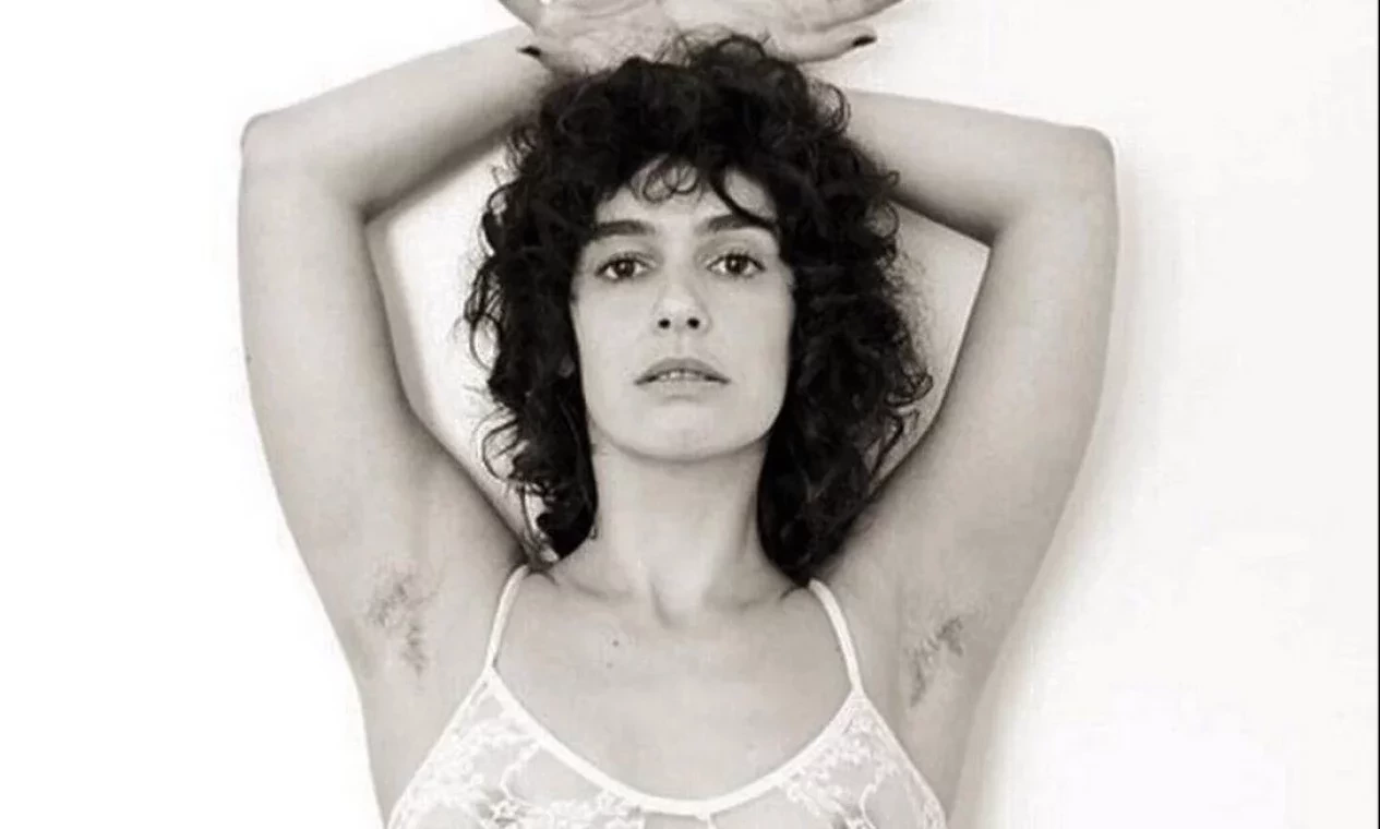 Conheça as famosas que não têm vergonha de mostrar os pelos nas axilas - imagem 119659