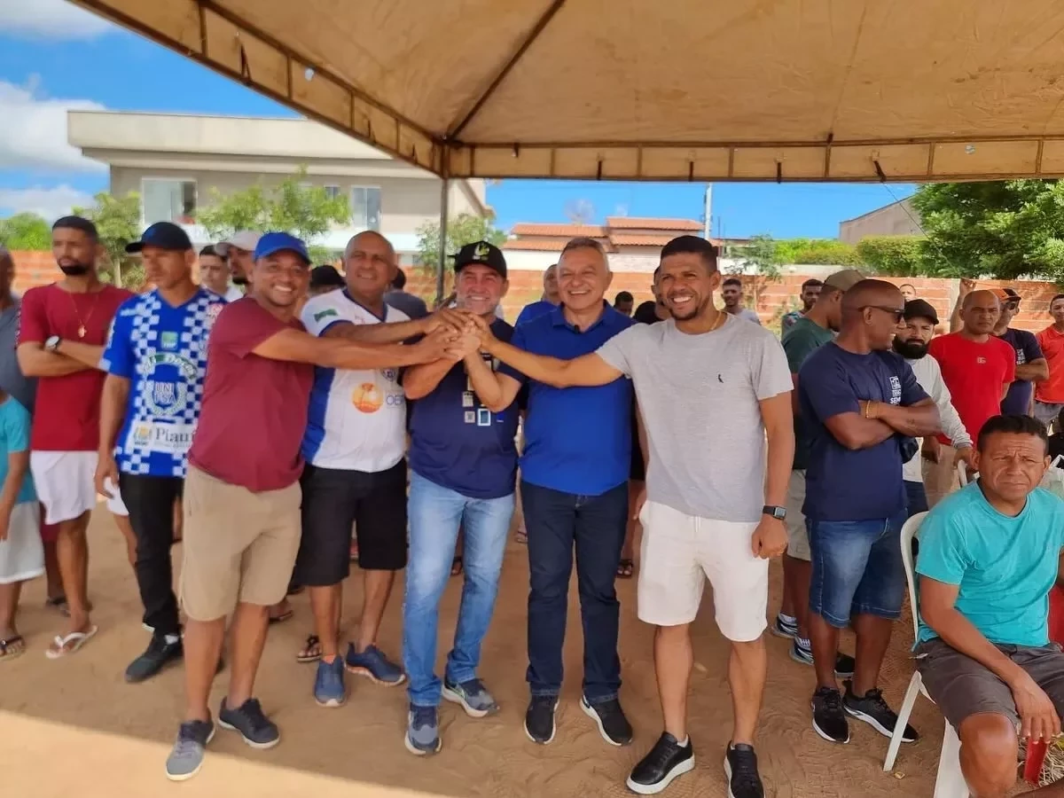 Prefeito Zé Raimundo inaugura campo de futebol no Bairro Várzea em Oeiras - Imagem 2