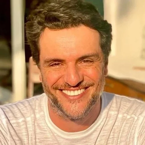 De stripper a empregada doméstica! saiba o que os famosos faziam antes da fama - imagem 119861