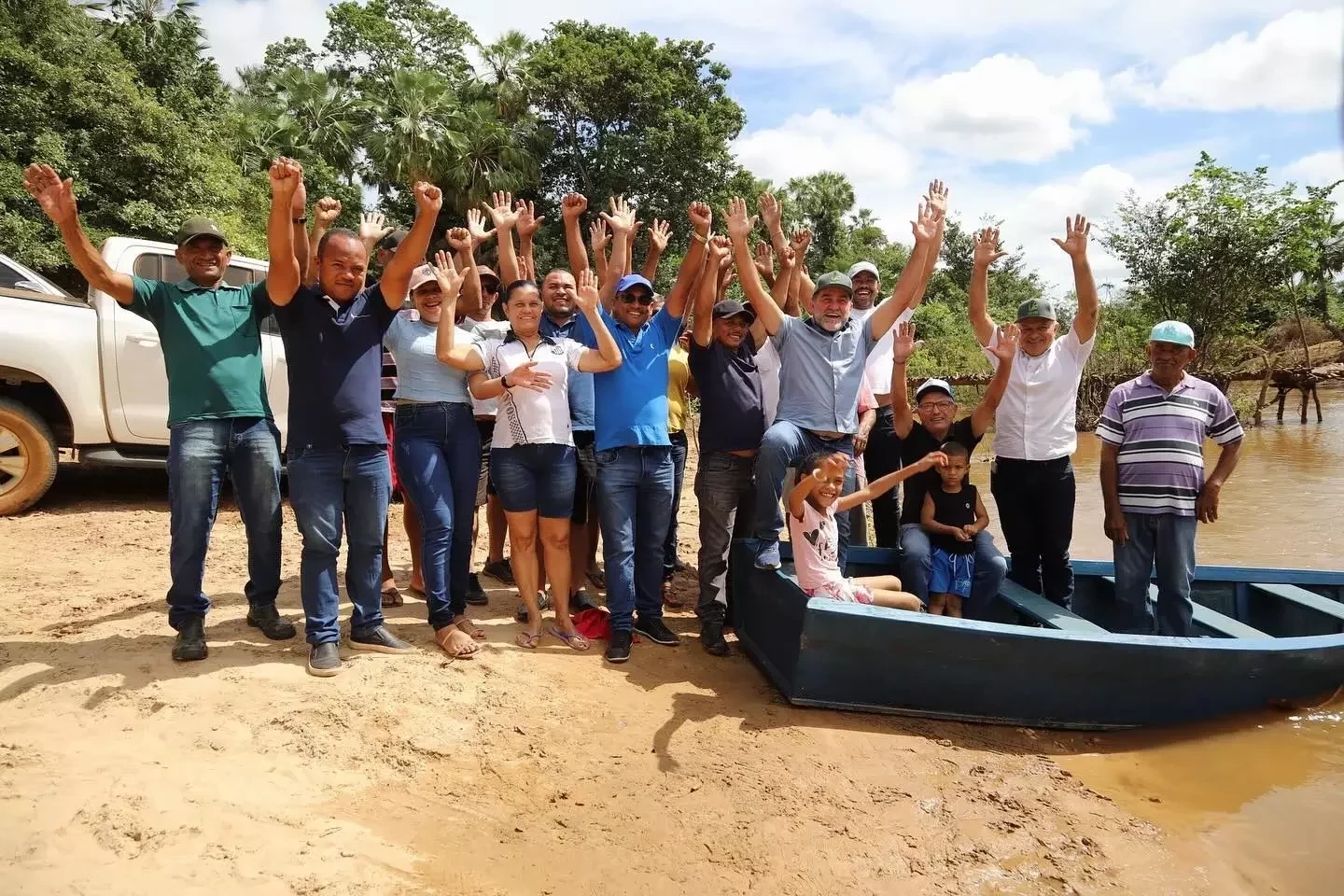 Prefeito entrega trator para produtores do Mocambo-Malhada Grande em Oeiras - Imagem 3