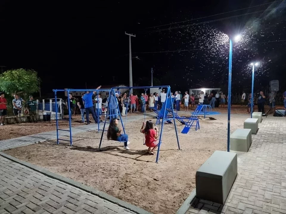 Zé Raimundo inaugura praça no povoado Várzea Tranqueira em Oeiras - Imagem 1