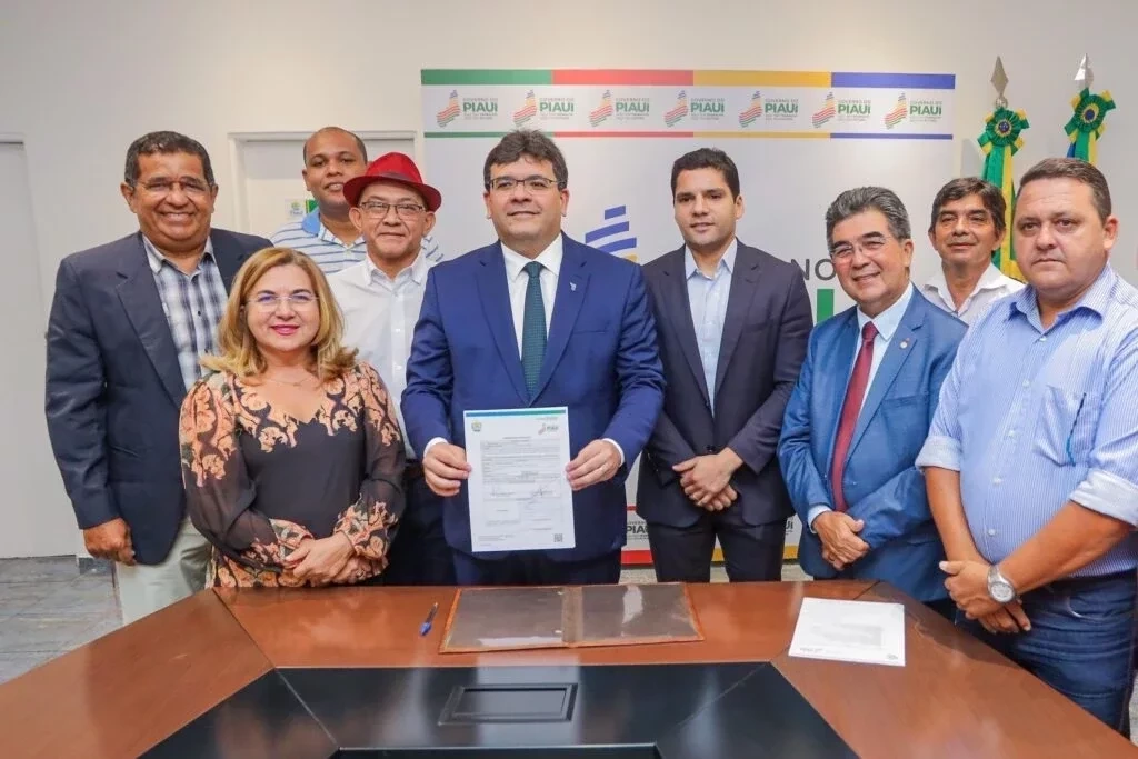 Prefeita Vilma participa de assinatura de ordem de serviço de asfaltamento - Imagem 3