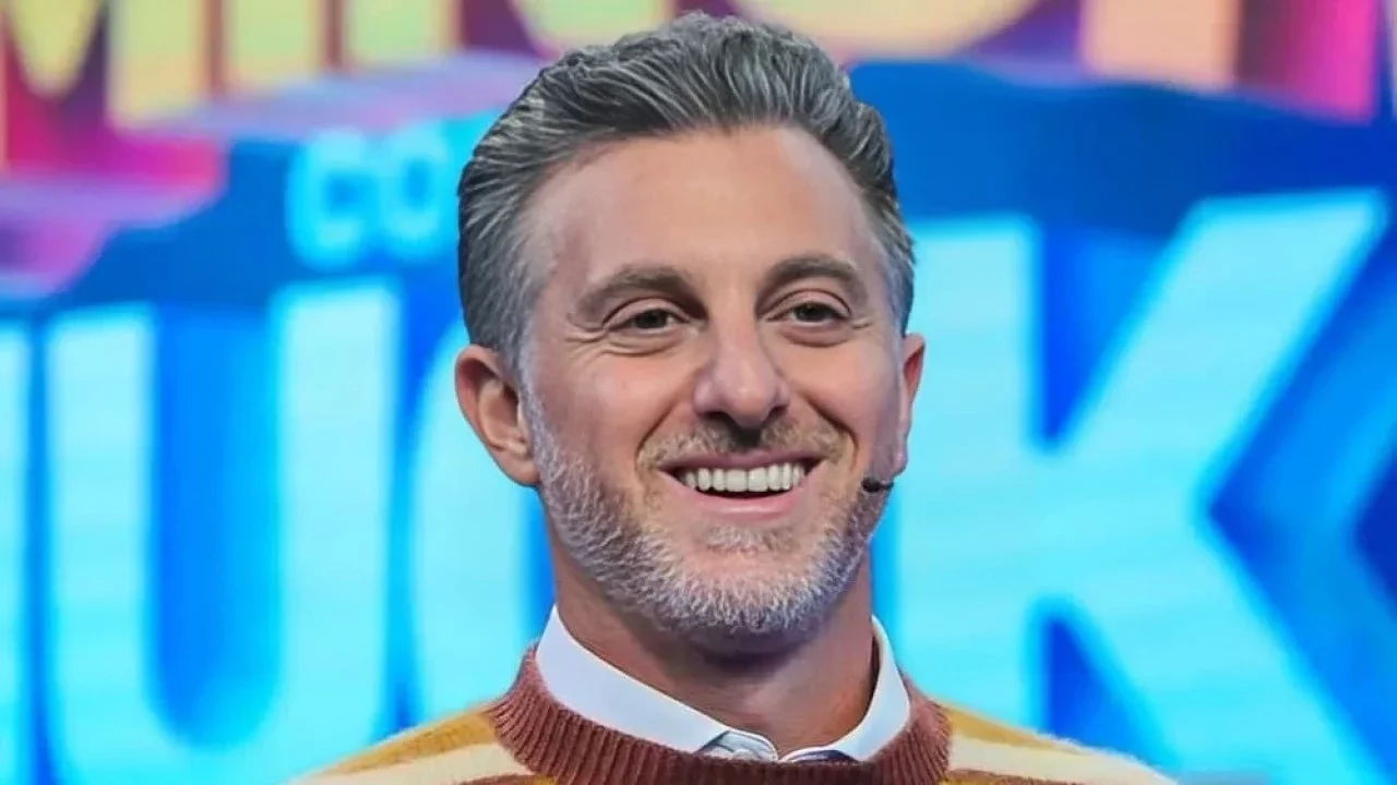 Se surpreenda com a idade de  Faustão, Luciano Huck e outros apresentadores de TV - imagem 120054