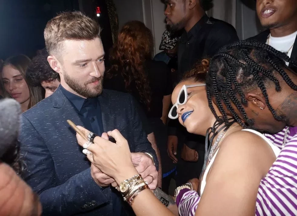 Você consegue adivinhar qual é a bebida favorita dos famosos?  - imagem 121425