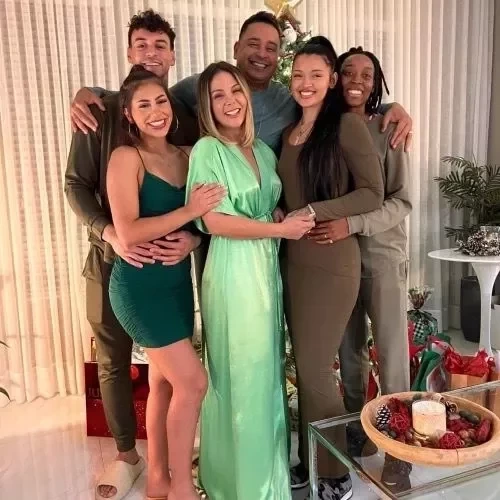 Famosos que tem filhos LGBTQ+ e você não sabia - imagem 122123