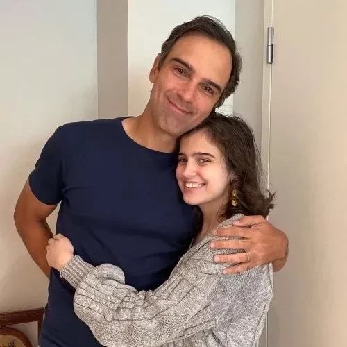 Famosos que tem filhos LGBTQ+ e você não sabia - imagem 122126