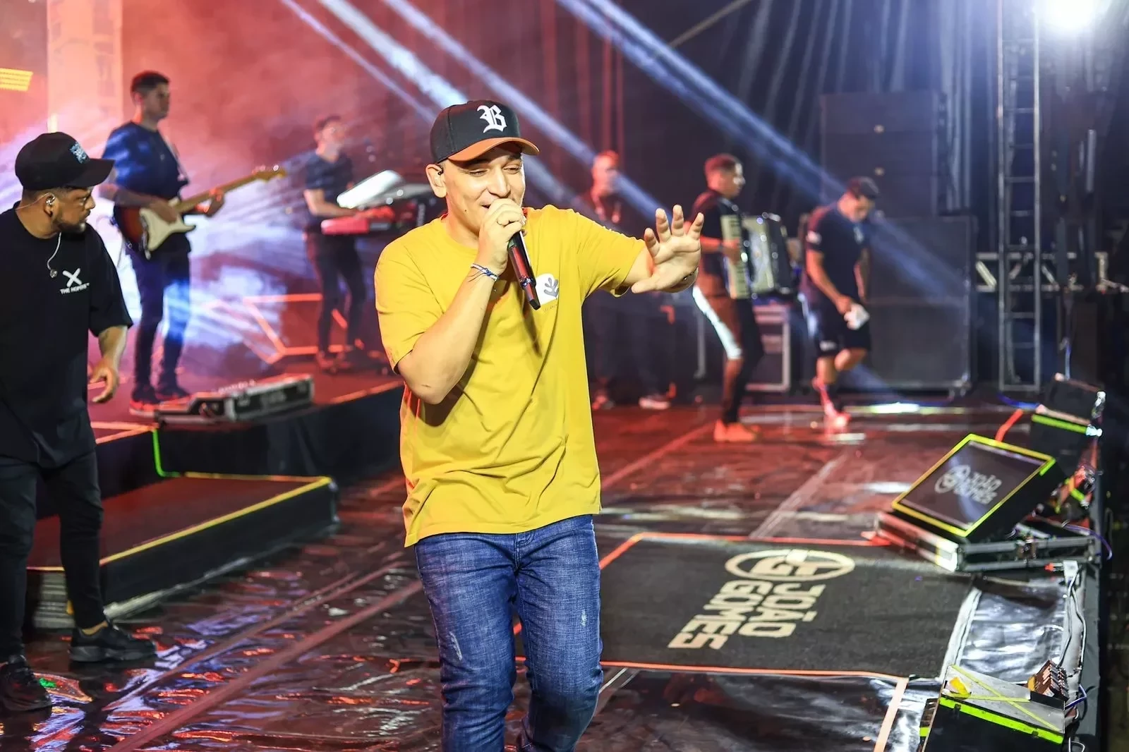 João Gomes atrai multidão no encerramento da Mega Cavalgada de Água Branca - Imagem 1