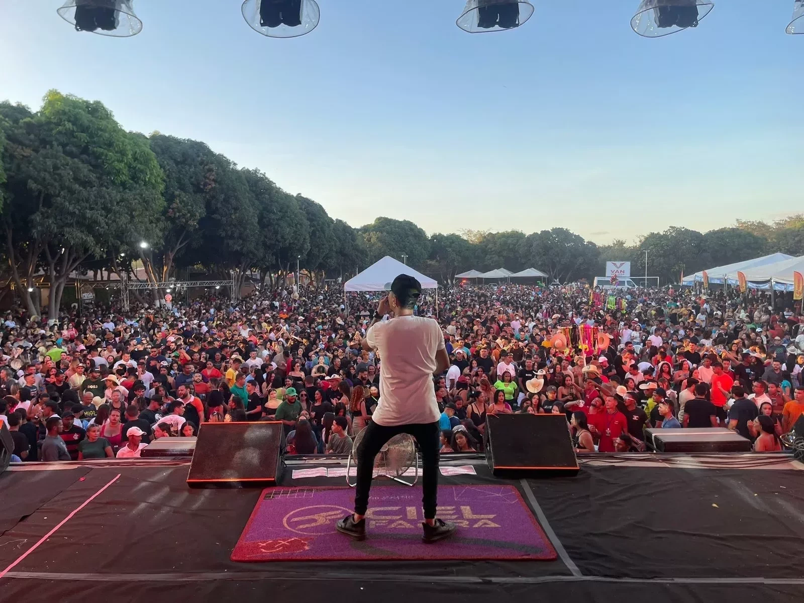João Gomes atrai multidão no encerramento da Mega Cavalgada de Água Branca - Imagem 3