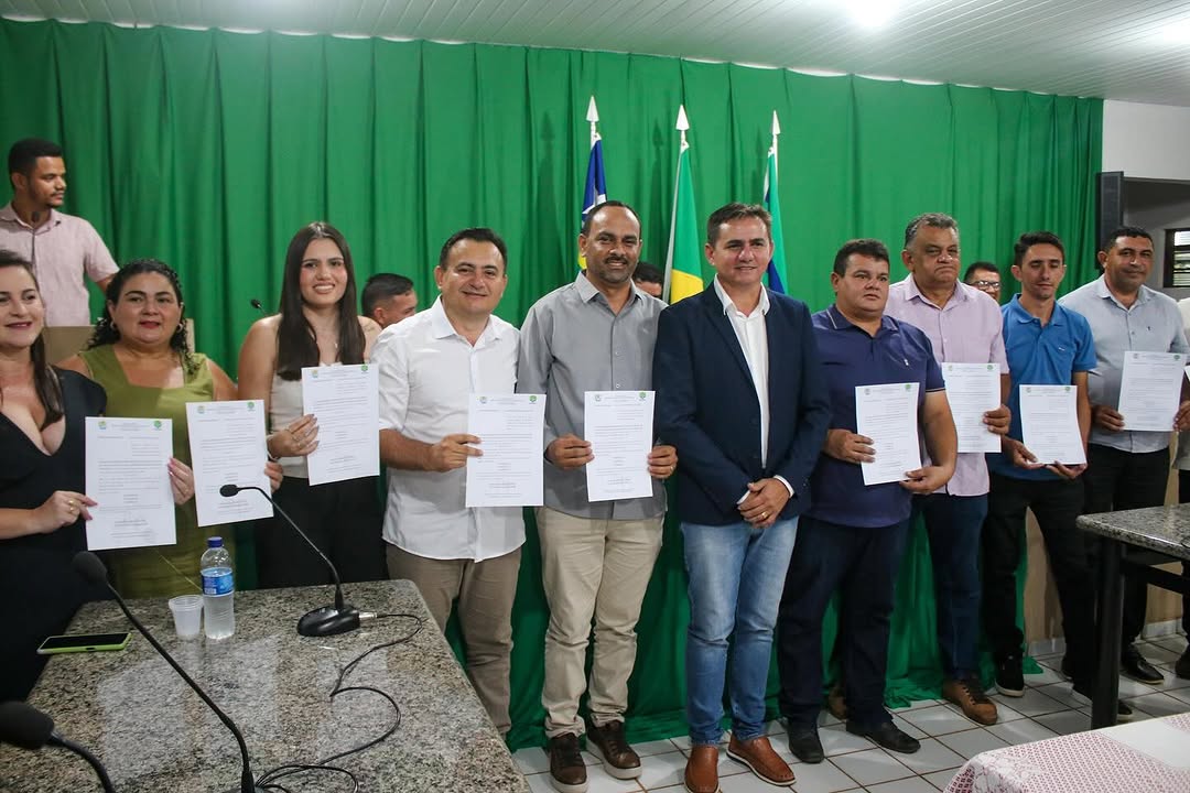 Prefeito Hilton Gomes dá posse aos novos secretários municipais para 2025