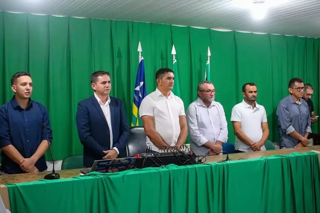 Prefeito Hilton Gomes dá posse aos novos secretários municipais para 2025