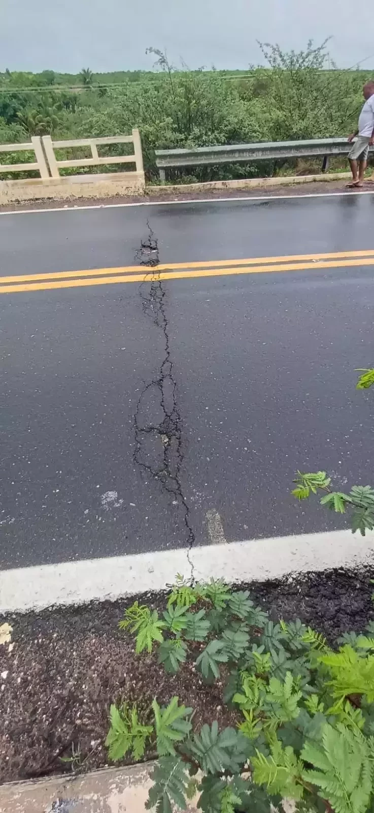 Ponte apresenta fissuras em estrutura na BR 316 após fortes chuvas