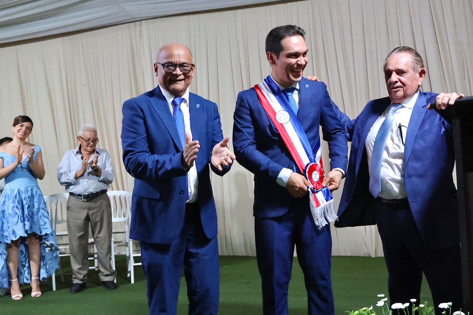 Dr. Gilberto Jr. toma posse como prefeito de Uruçuí