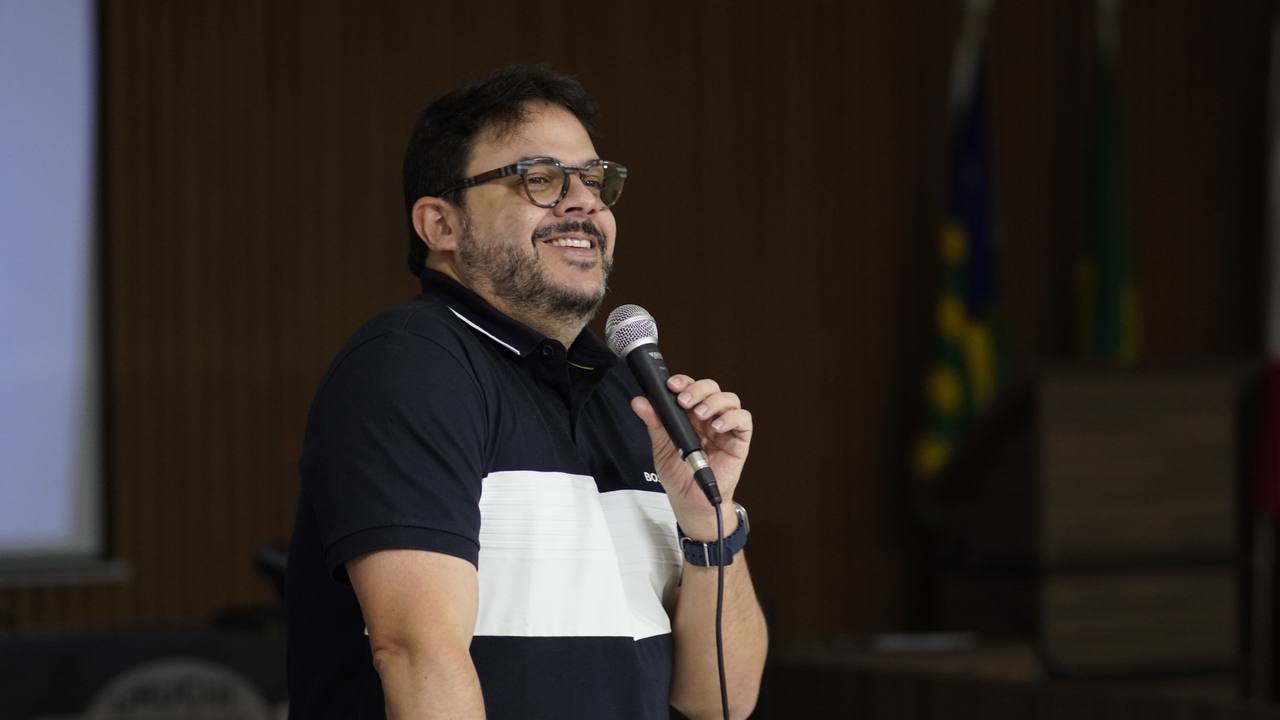 Psiquiatra alerta para a importância da saúde mental durante palestra