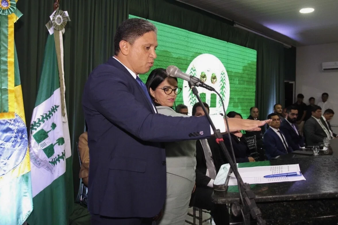 Júnior Ribeiro é empossado prefeito reeleito de Água Branca - Imagem 5