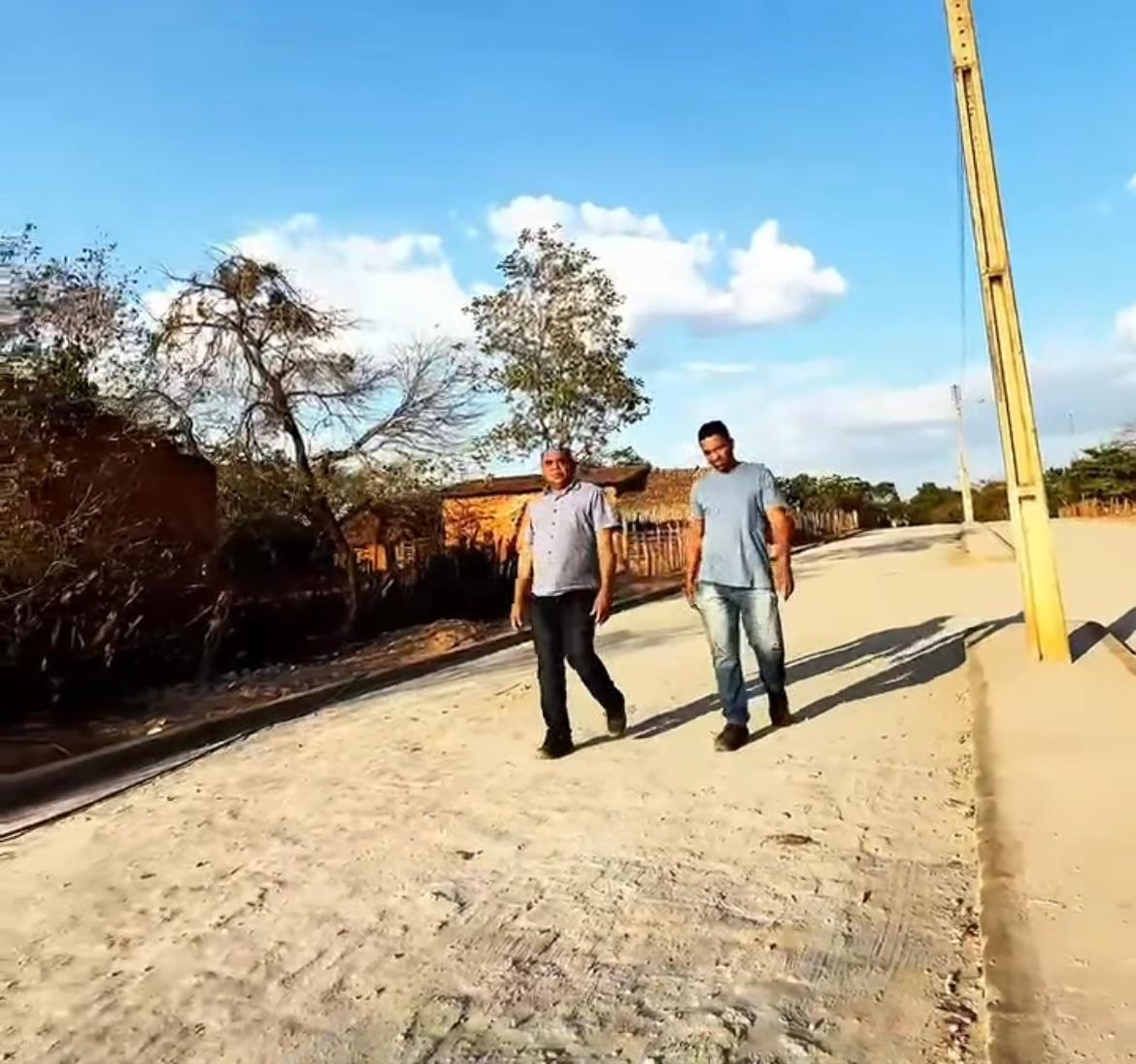 Pavimentação em paralelepípedo na Comunidade Regalo - Foto: Prefeitura de Landri Sales