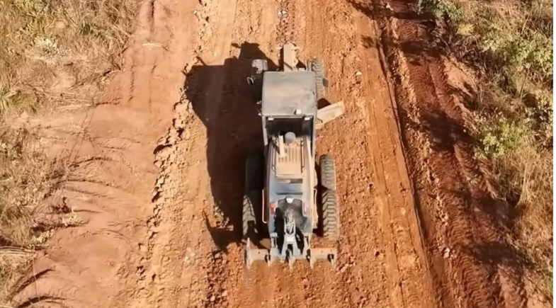 Baixa Grande do Ribeiro realiza a recuperação de estradas na zona rual do município