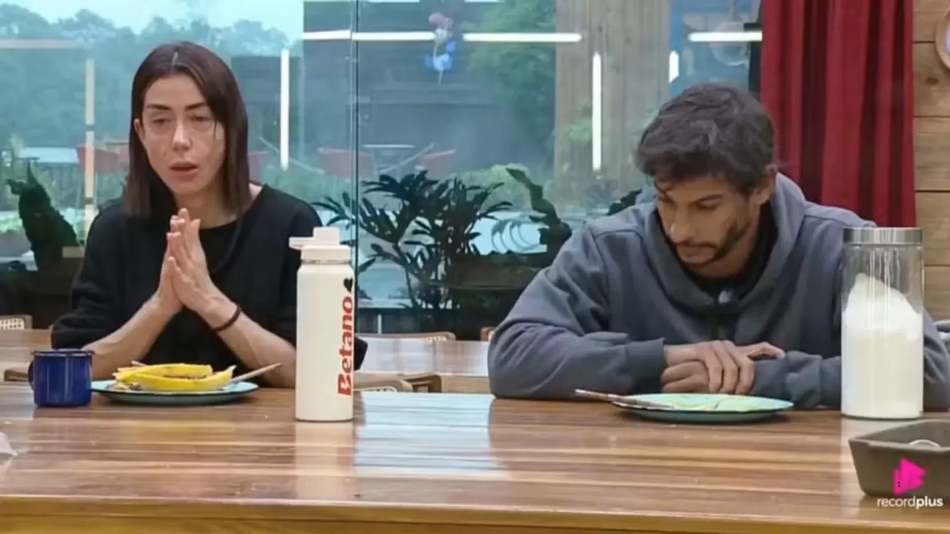 A Fazenda 17: Michele Barros admite ter marido após affair com Shia