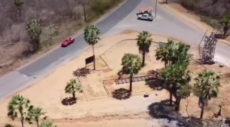 Obra de construção de portal na entrada do município de Caxingó segue à todo vapor