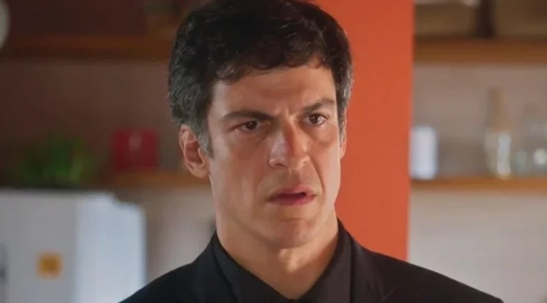 Mateus Solano já criticava uso de celular no teatro antes de polêmica